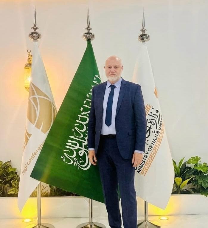 Aziz Kayani, Etimad Travel management team