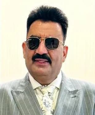 GM Malik, Etimad Travel management team